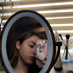 Meet your Posher, Ella